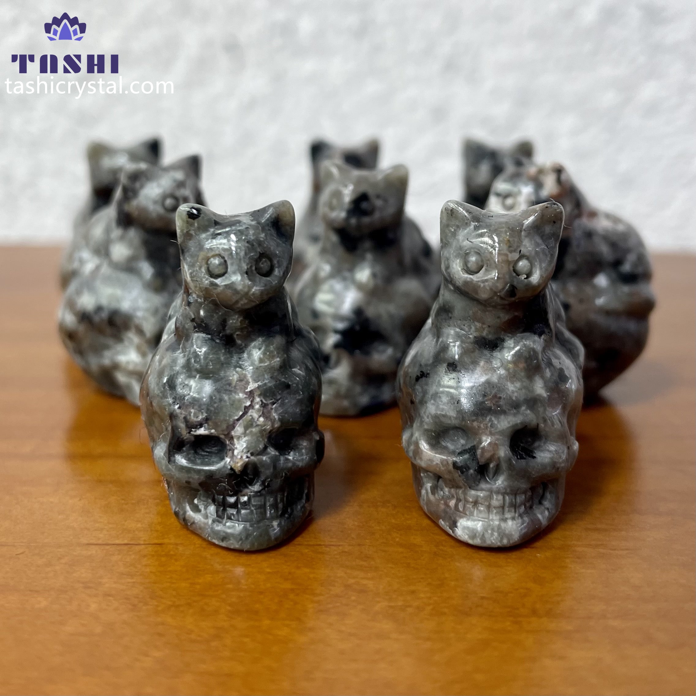 3CM Cat on Skull Mini Carving Gift Decor Wholesale