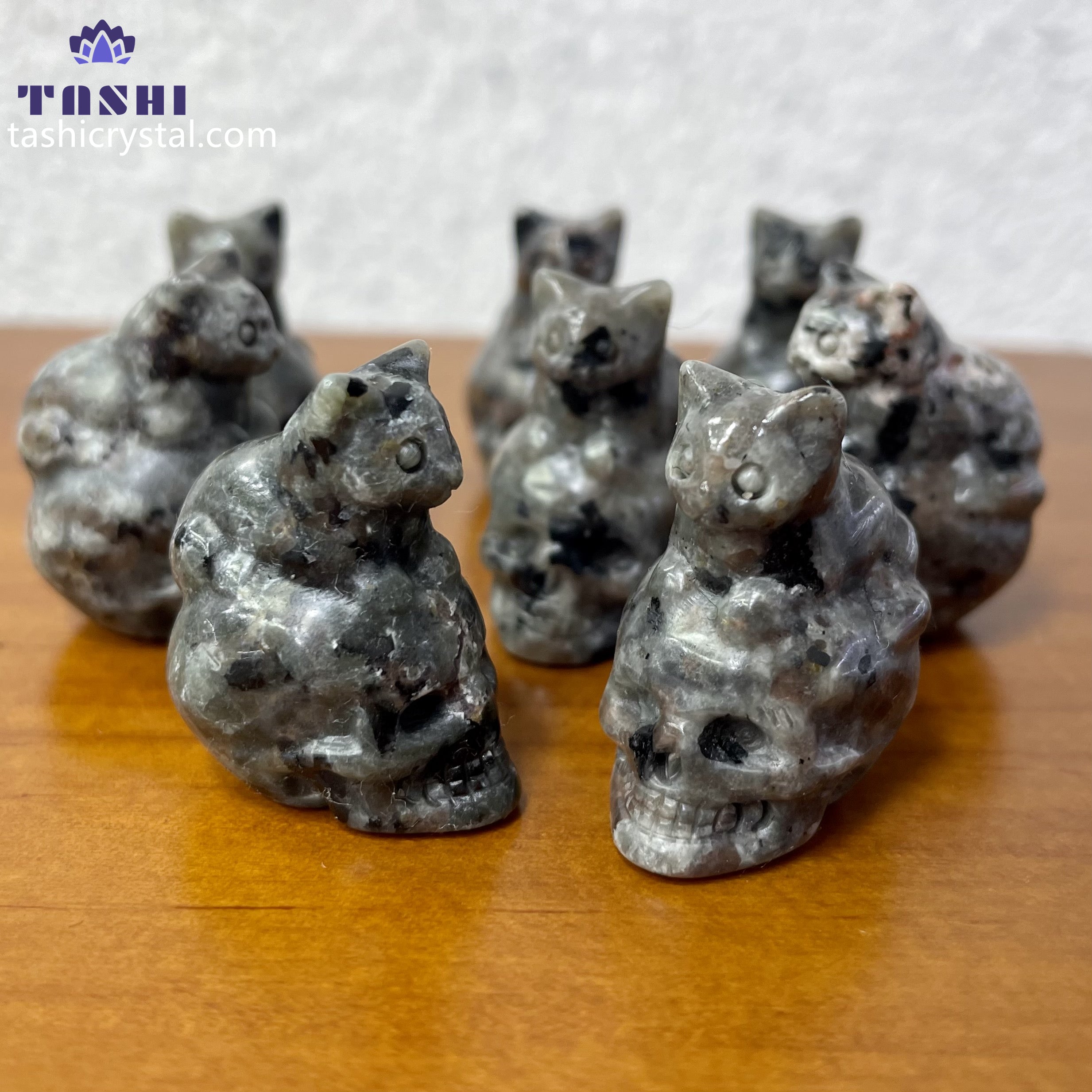 3CM Cat on Skull Mini Carving Gift Decor Wholesale