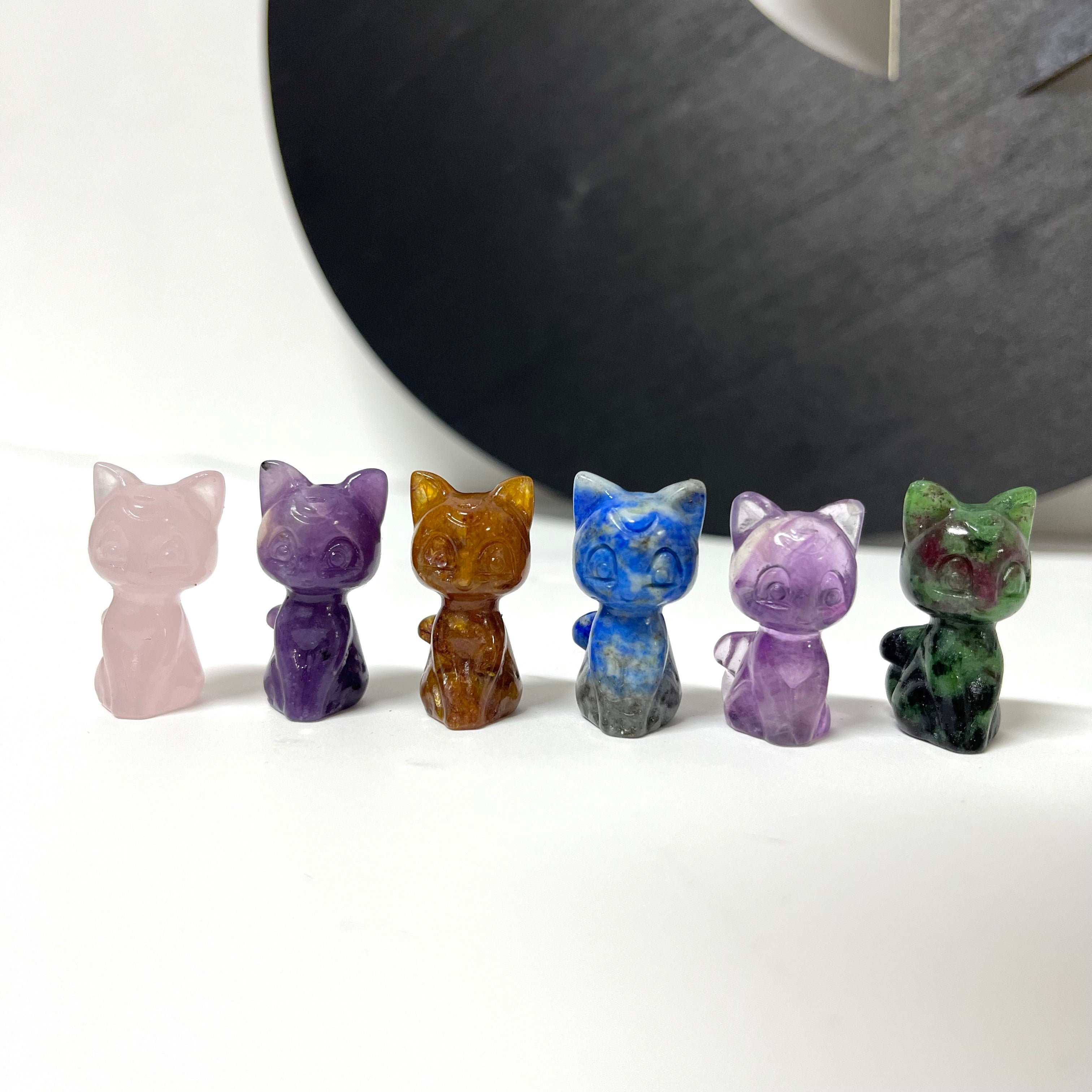3CM Mini Luna Cat Carving