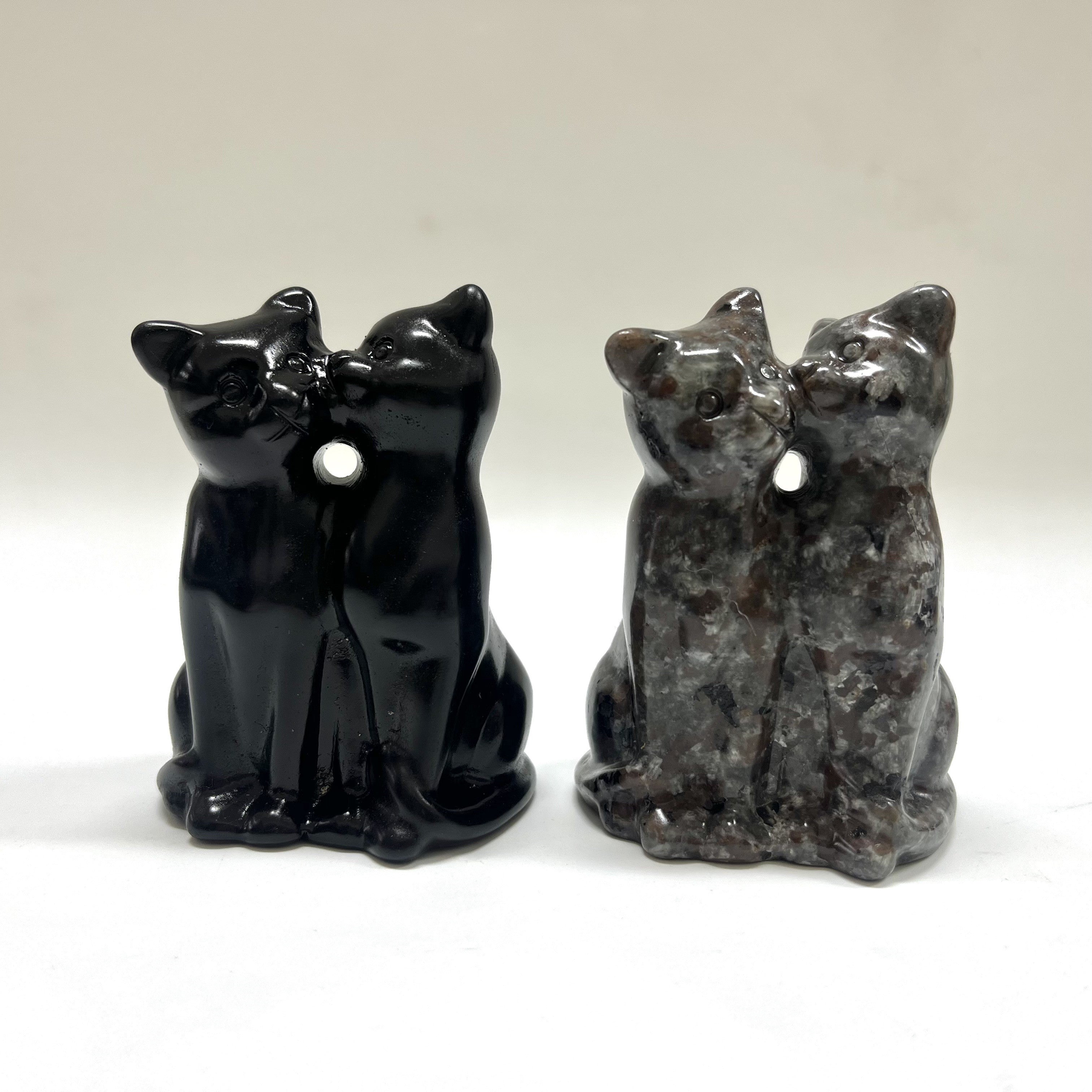8CM Kissing Cats Carving