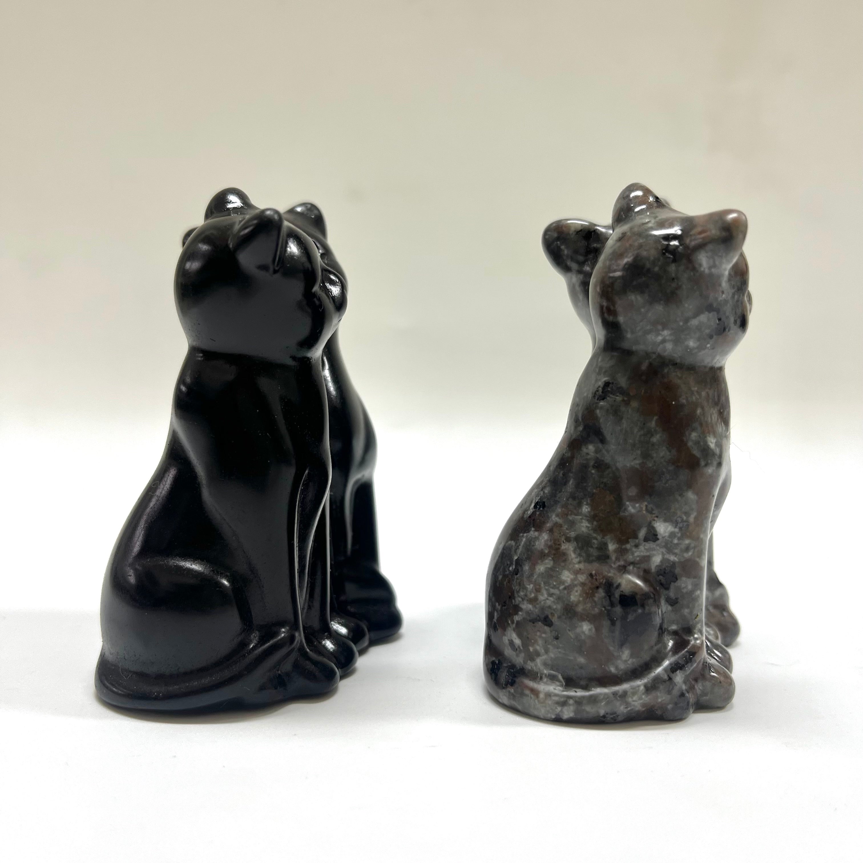 8CM Kissing Cats Carving