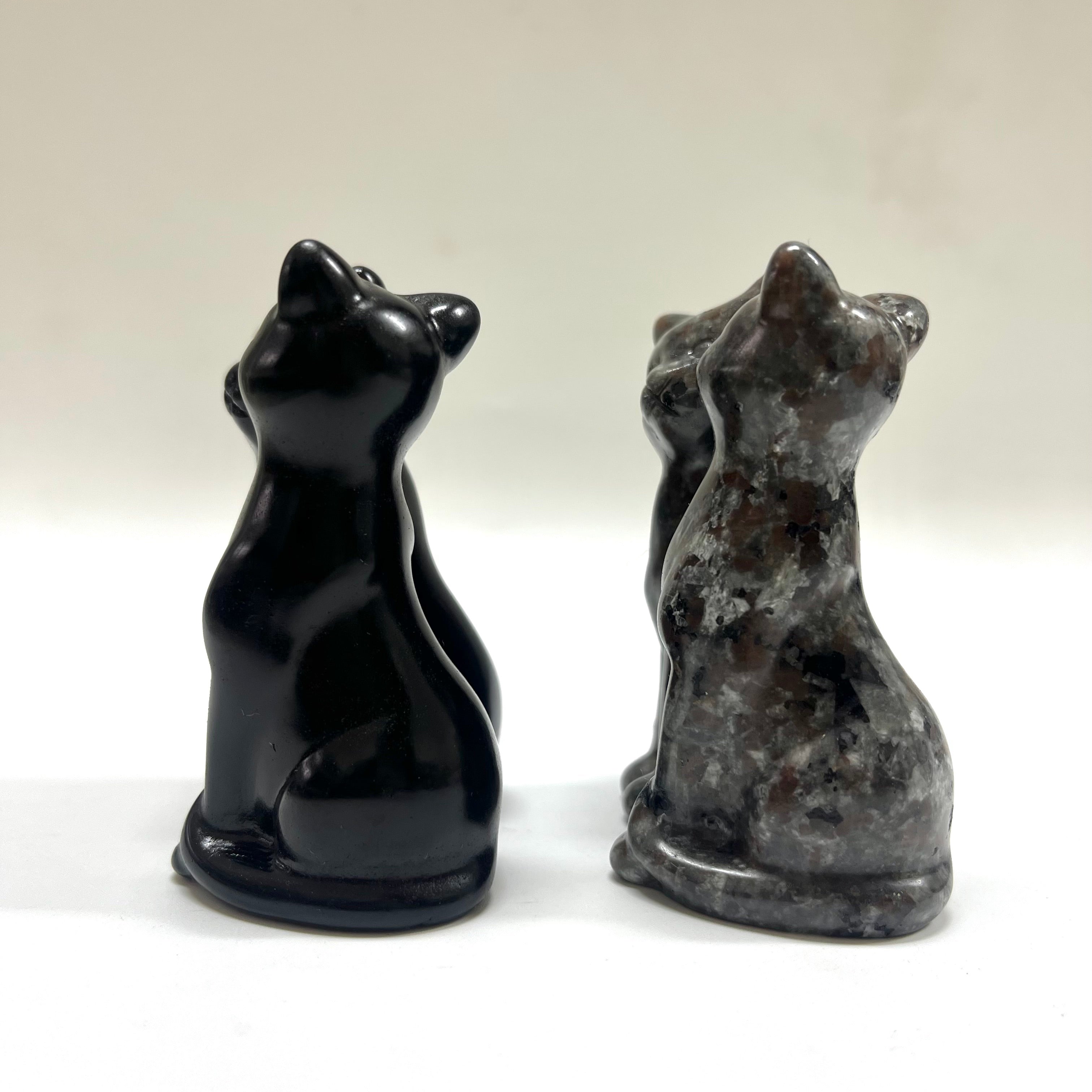 8CM Kissing Cats Carving