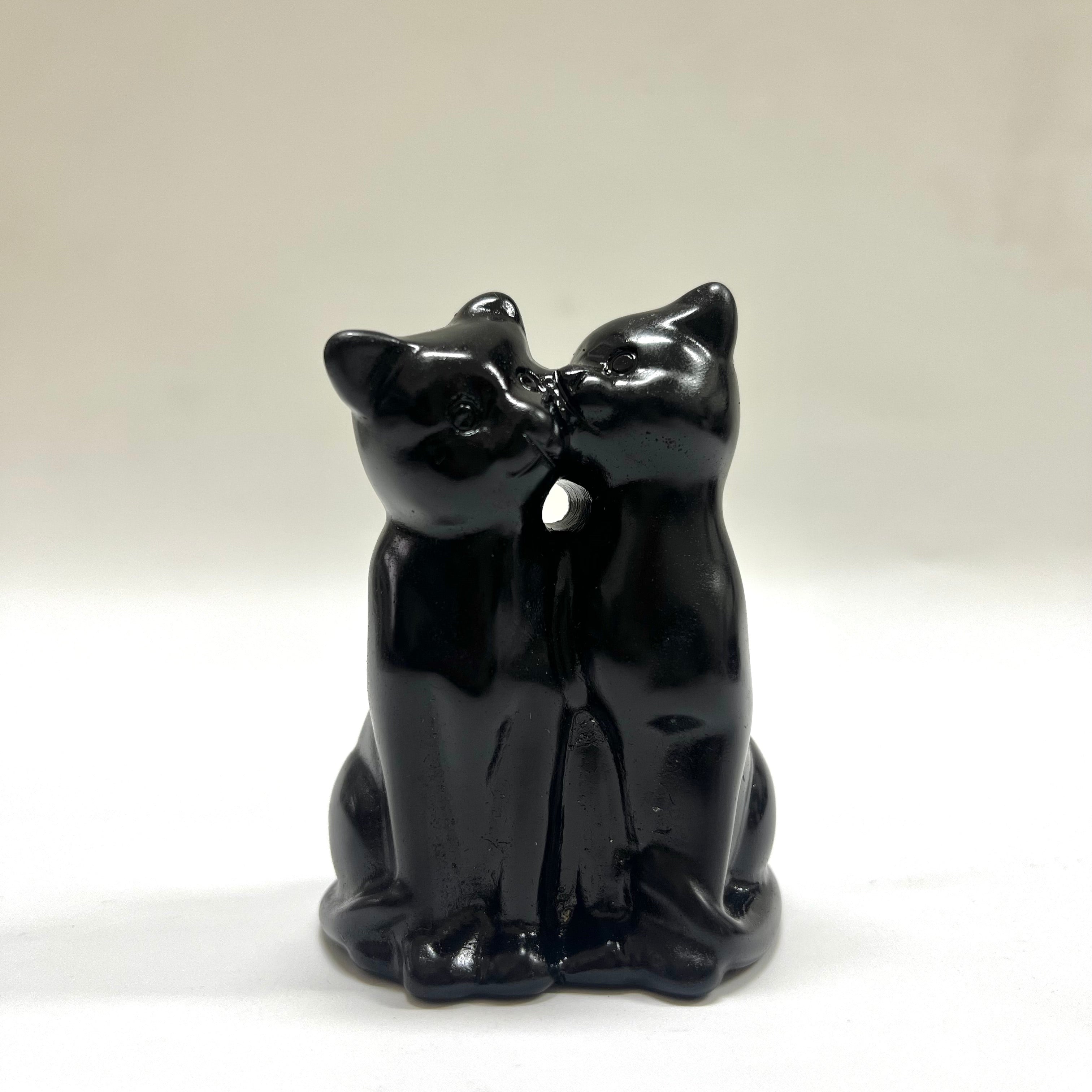 8CM Kissing Cats Carving