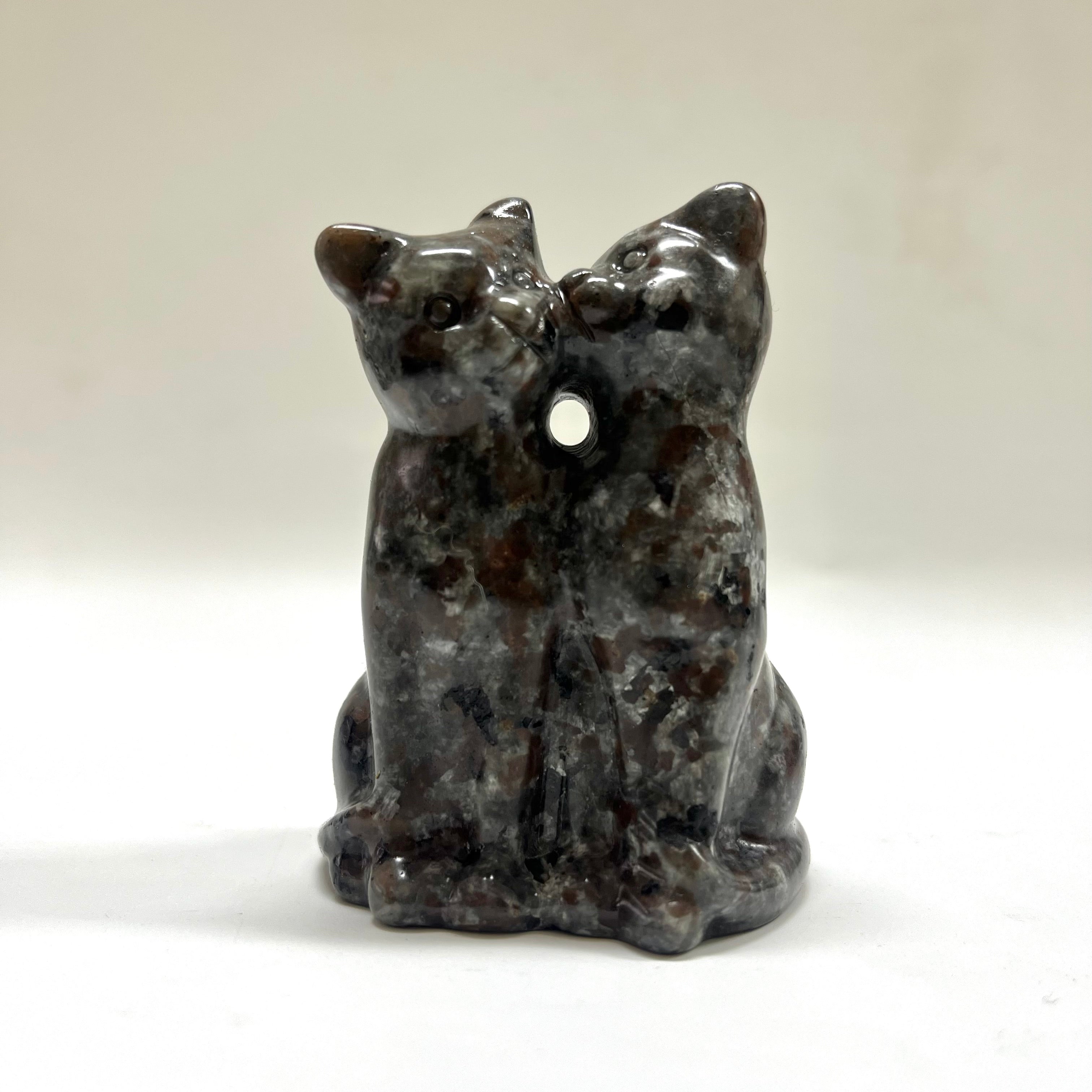 8CM Kissing Cats Carving