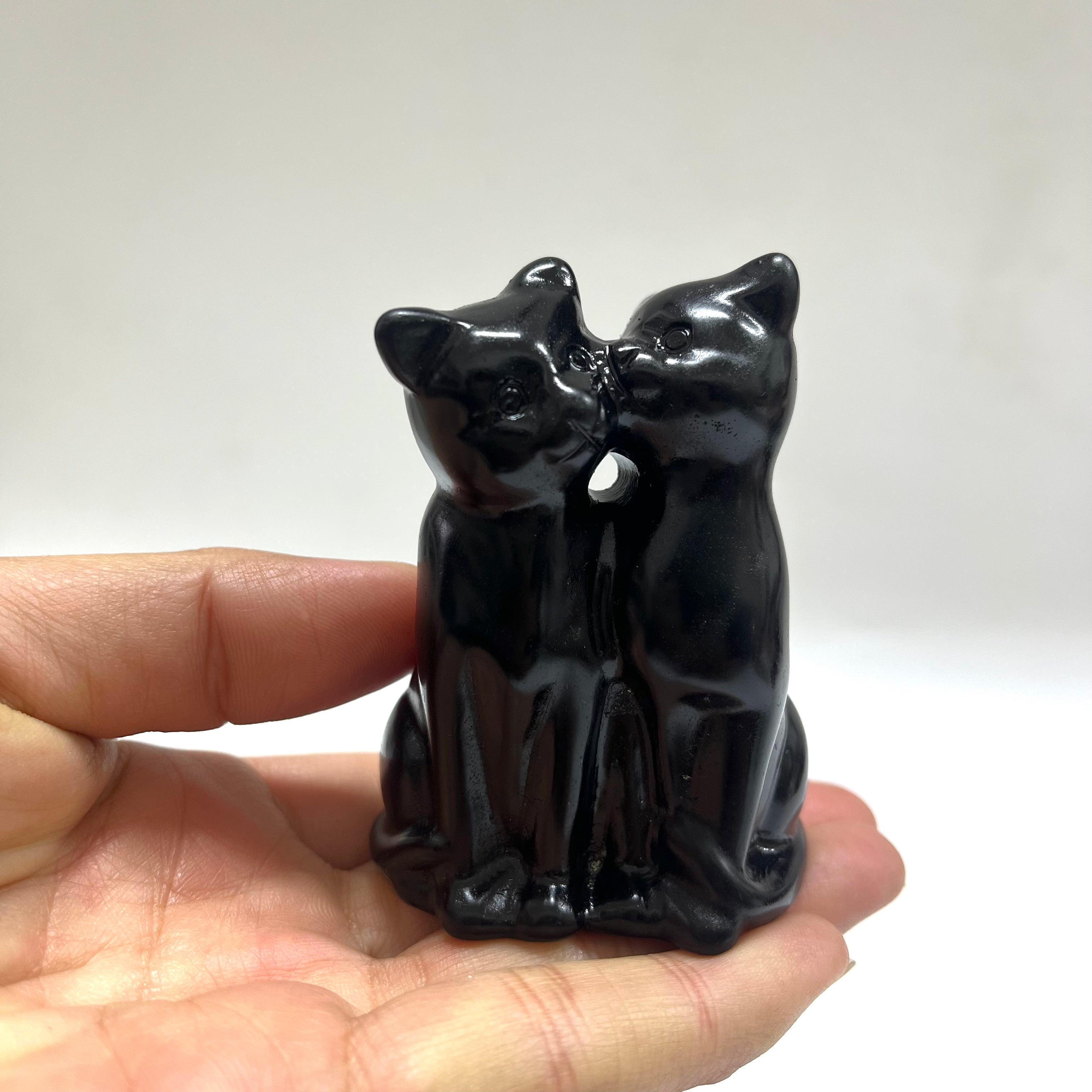 8CM Kissing Cats Carving