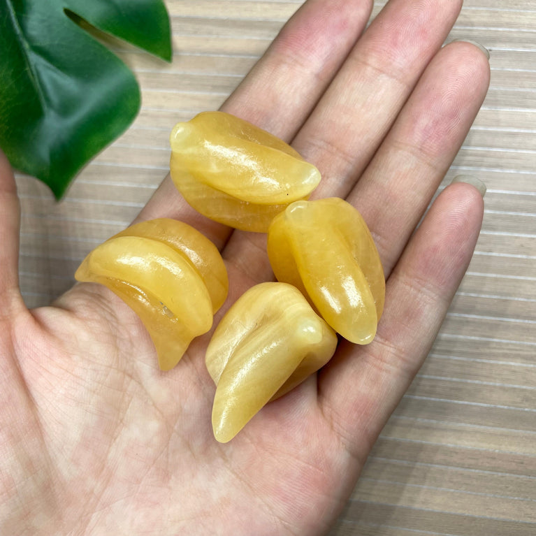 3CM Mini Banana Natural Crystal Carving