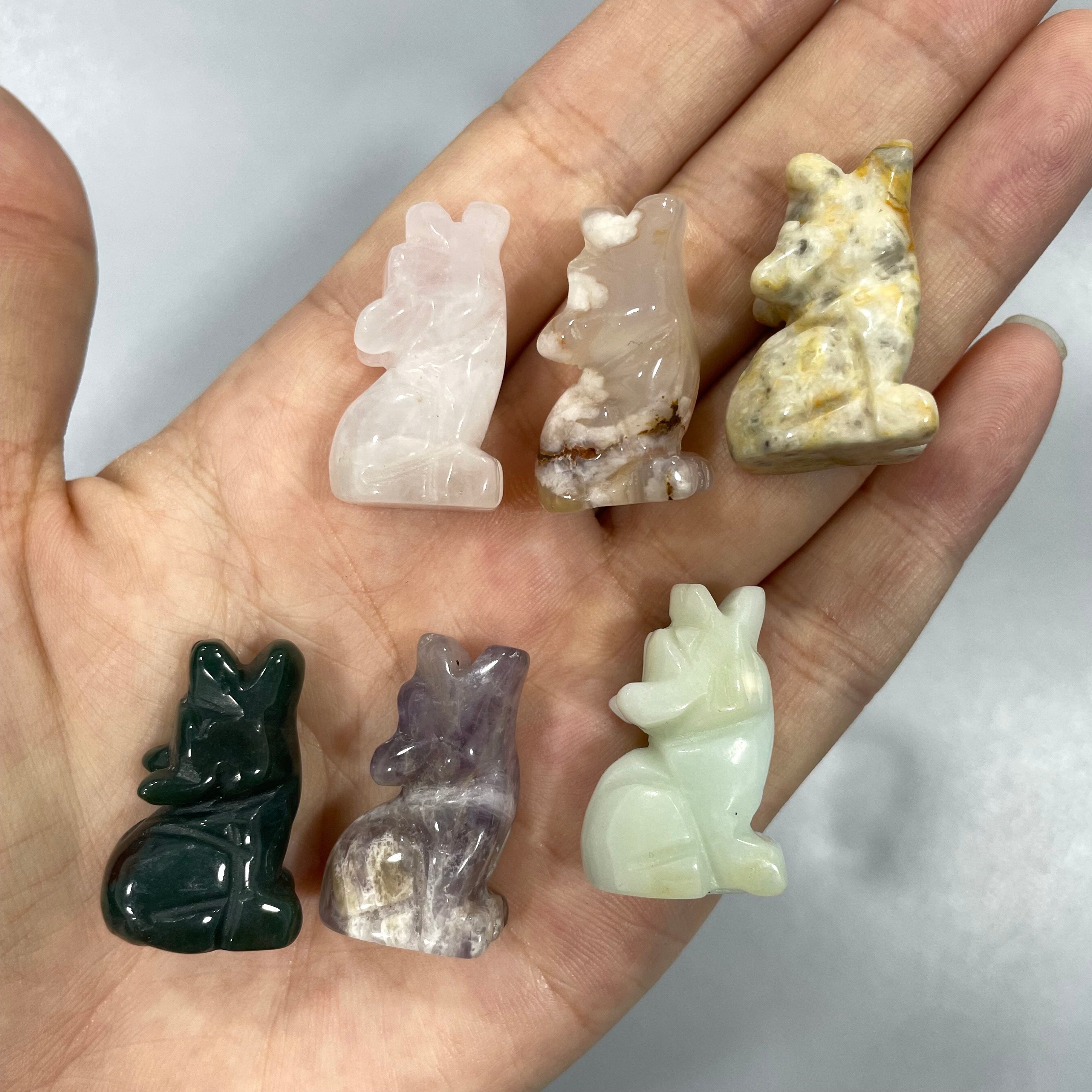 Mini Howling Wolf Natural Stone Carvings Confetti Scoops