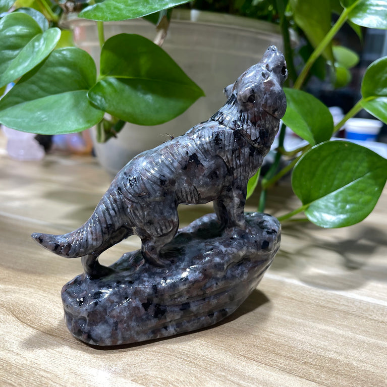 9CM Natural Stone Howling Wolf Carvings