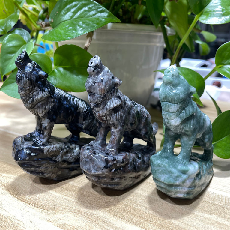 9CM Natural Stone Howling Wolf Carvings