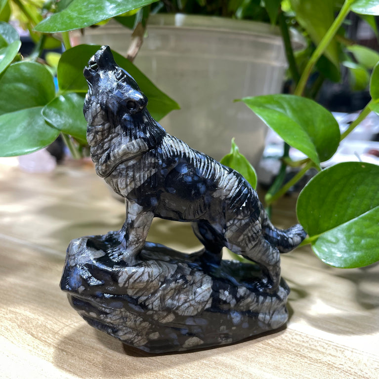 9CM Natural Stone Howling Wolf Carvings