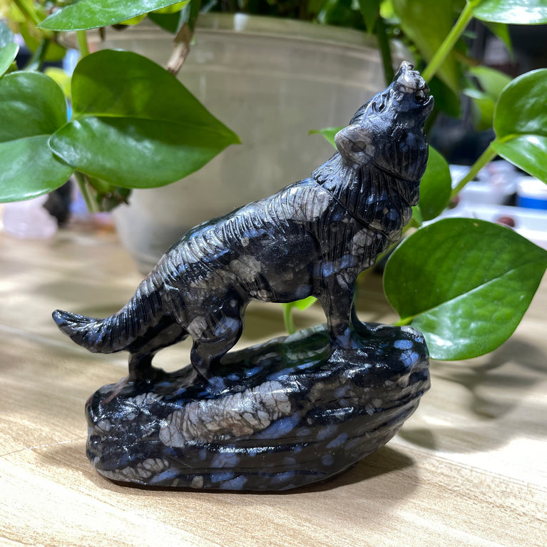 9CM Natural Stone Howling Wolf Carvings