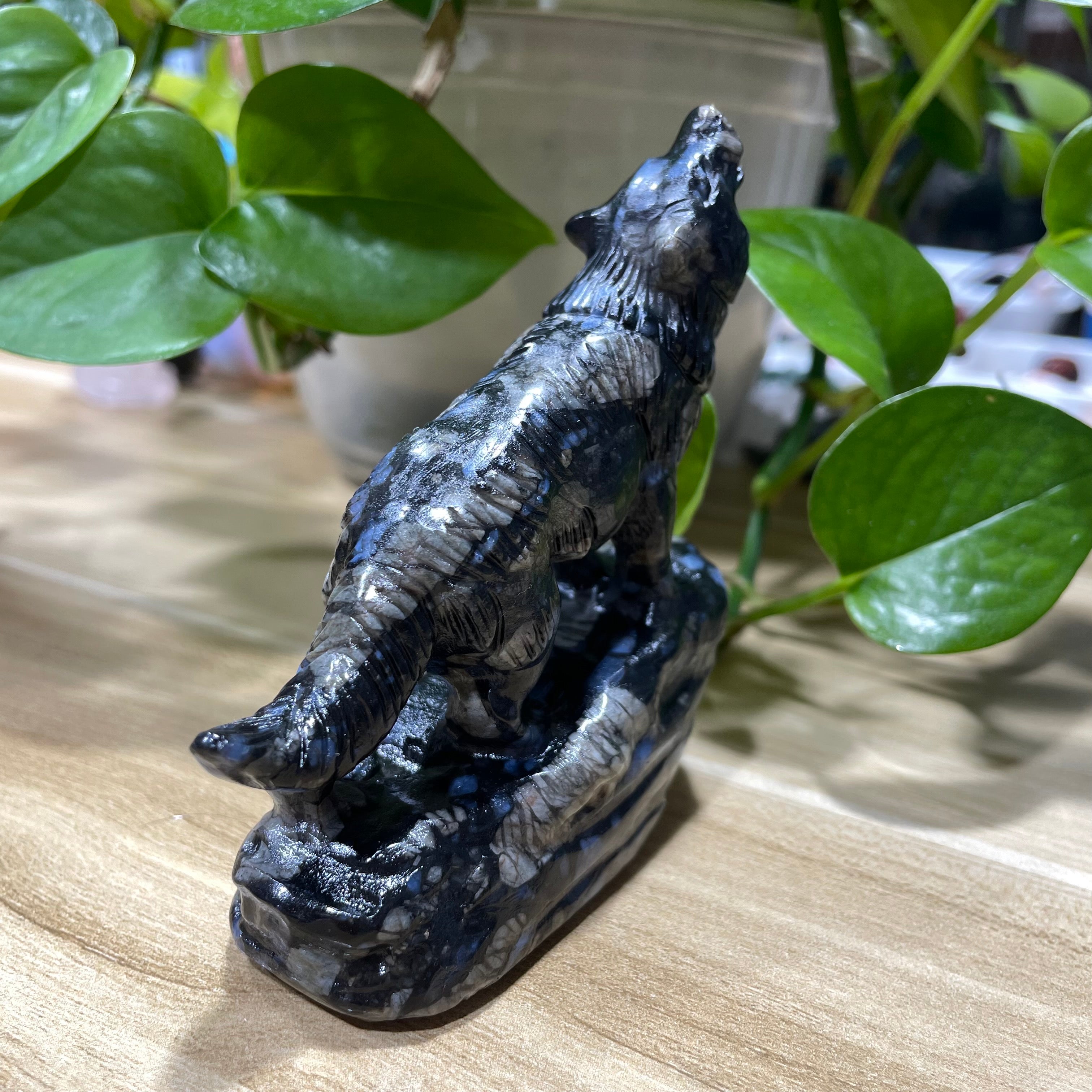9CM Natural Stone Howling Wolf Carvings