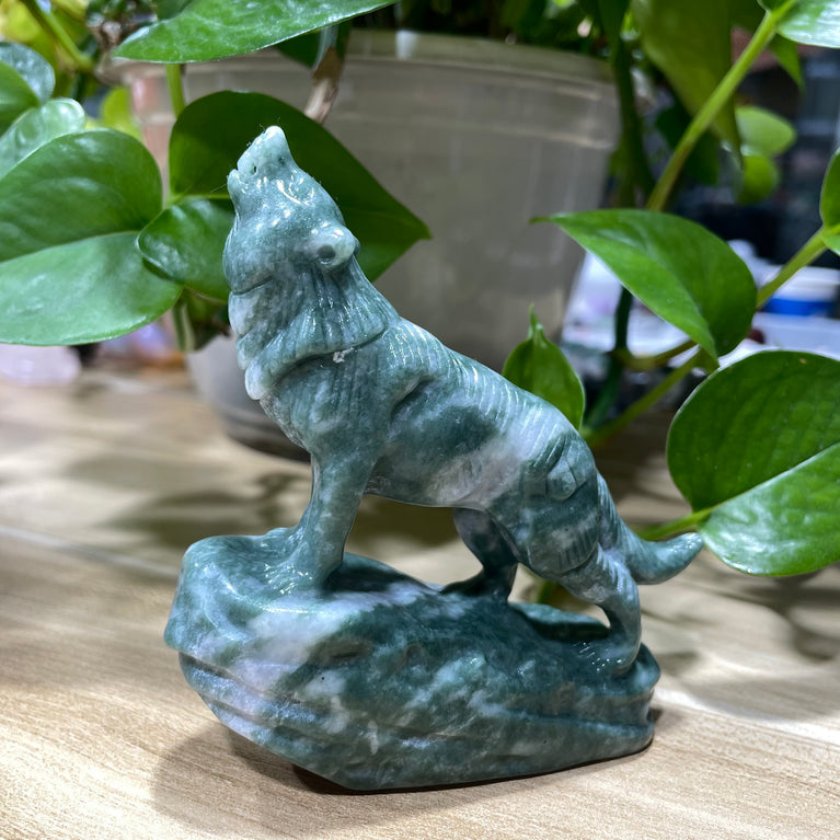 9CM Natural Stone Howling Wolf Carvings