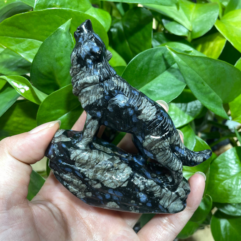 9CM Natural Stone Howling Wolf Carvings