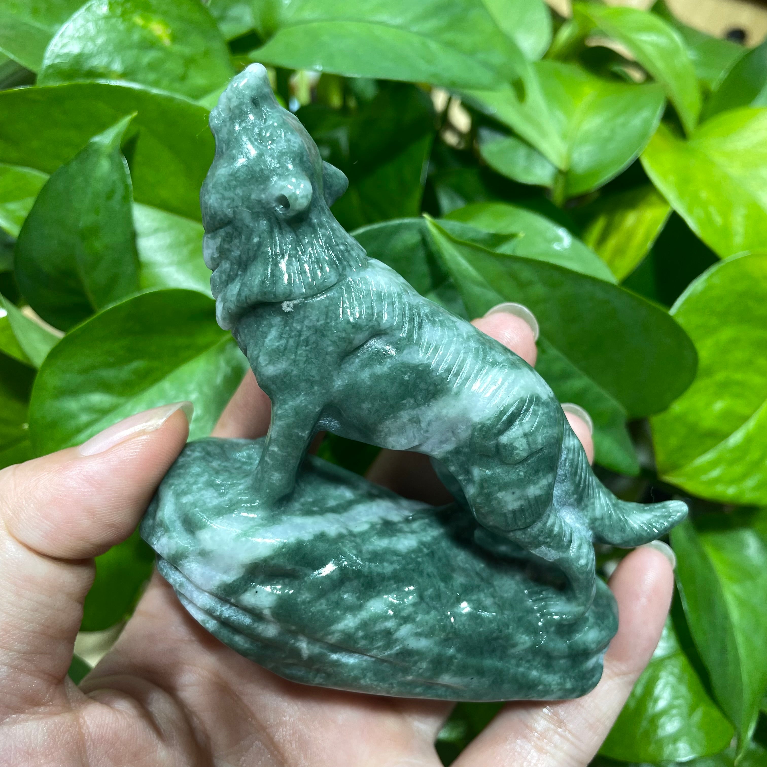 9CM Natural Stone Howling Wolf Carvings