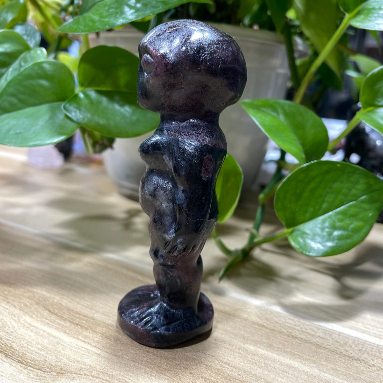 10CM Garnet Alien Full Body Carvings