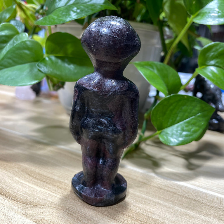 10CM Garnet Alien Full Body Carvings