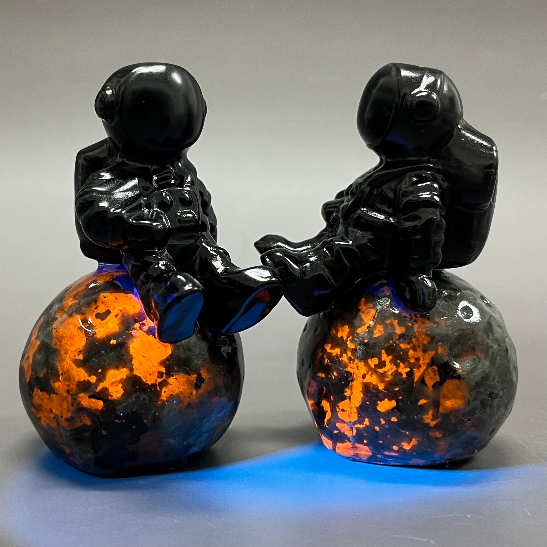 Natural Black Obsidian Astronaut on Moon Yooperlite Carving Table Decor Wholesale