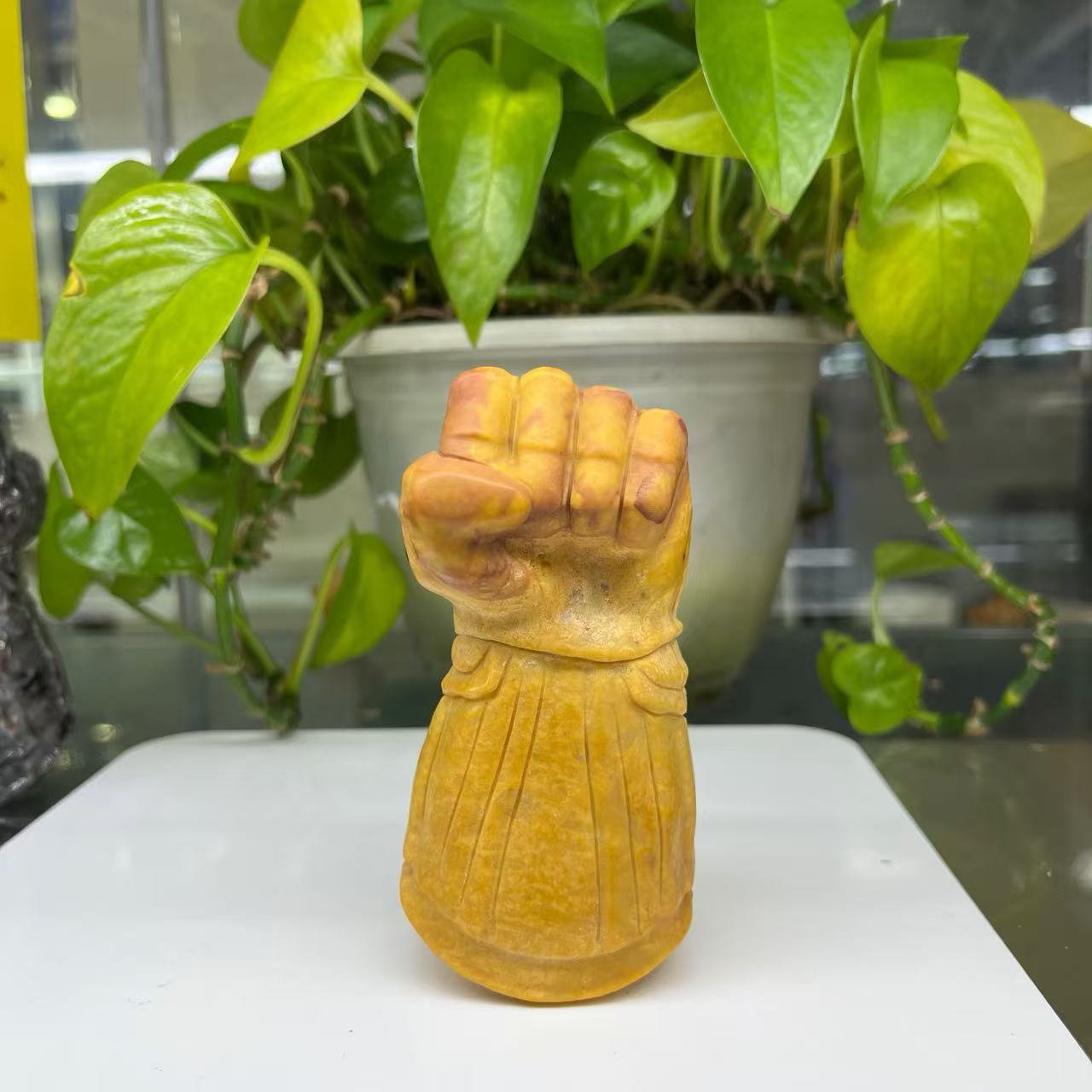 Natural Stone Thanos‘s Infinity Gauntlet Carving Table Decor Wholesale