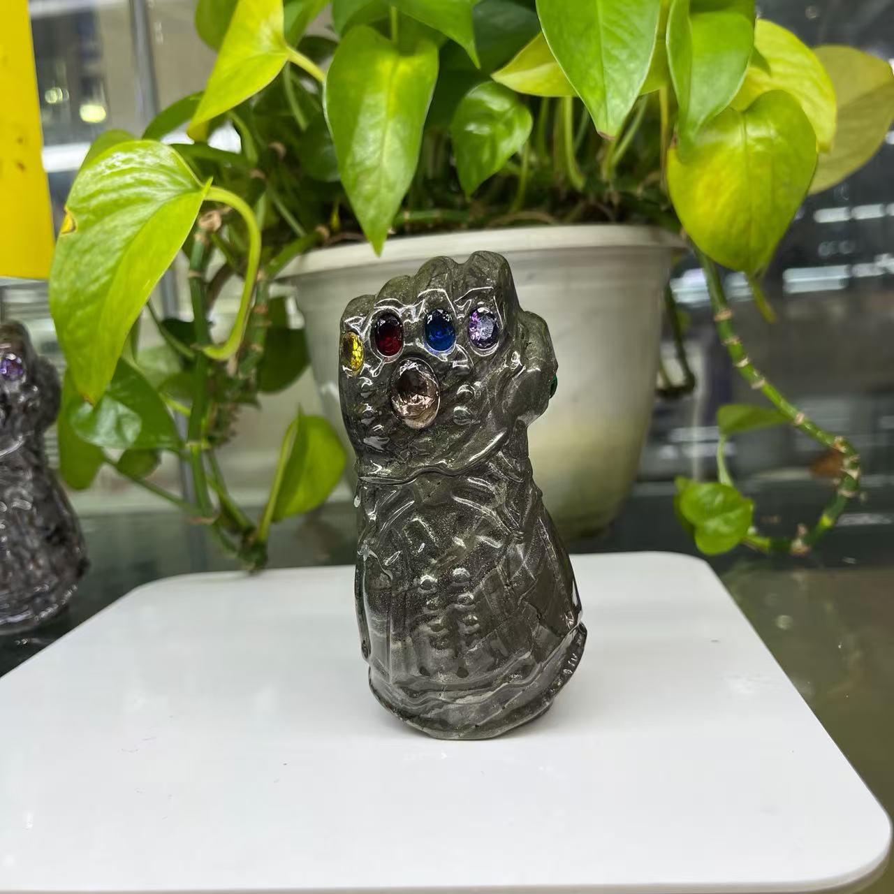 Natural Stone Thanos‘s Infinity Gauntlet Carving Table Decor Wholesale