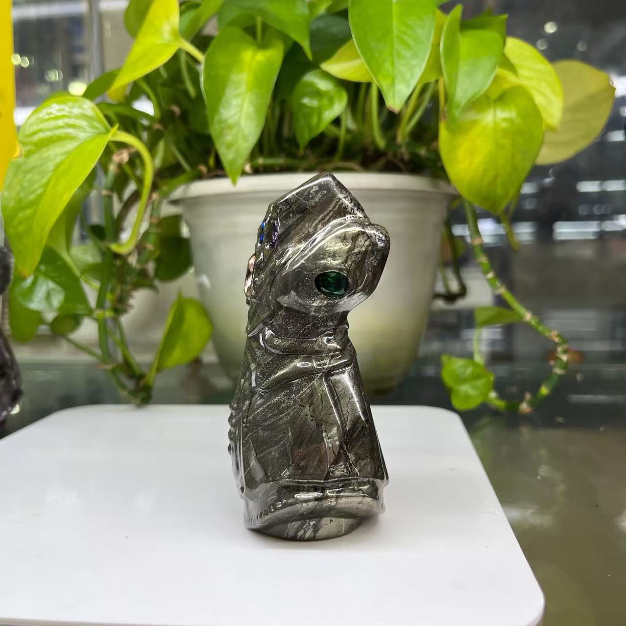 Natural Stone Thanos‘s Infinity Gauntlet Carving Table Decor Wholesale