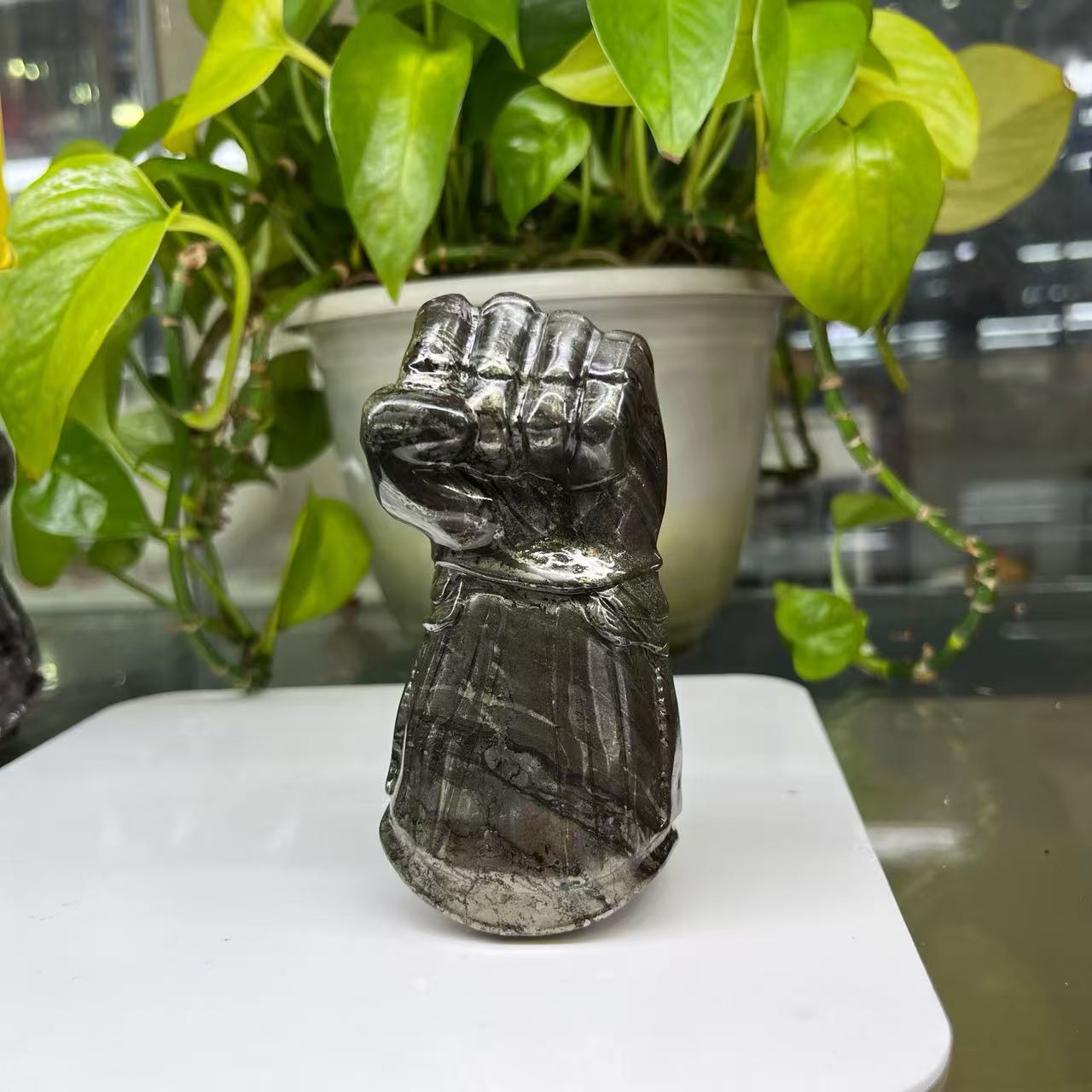 Natural Stone Thanos‘s Infinity Gauntlet Carving Table Decor Wholesale