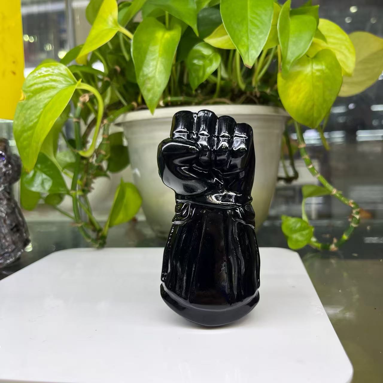 Natural Stone Thanos‘s Infinity Gauntlet Carving Table Decor Wholesale