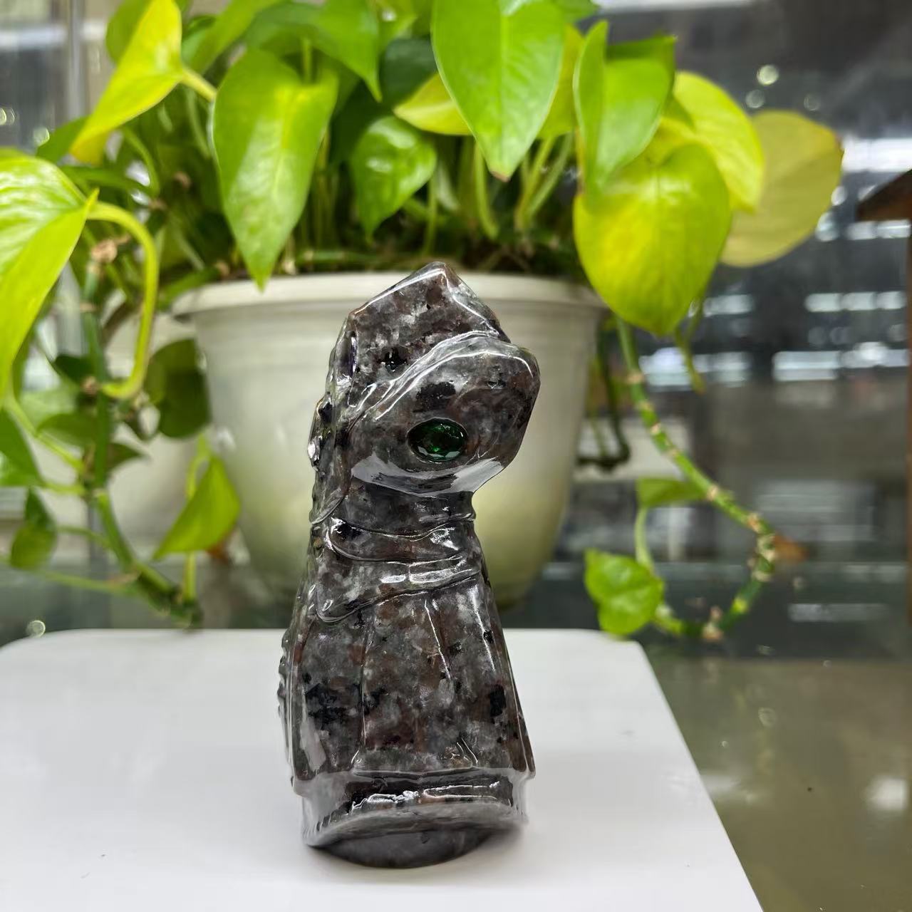 Natural Stone Thanos‘s Infinity Gauntlet Carving Table Decor Wholesale