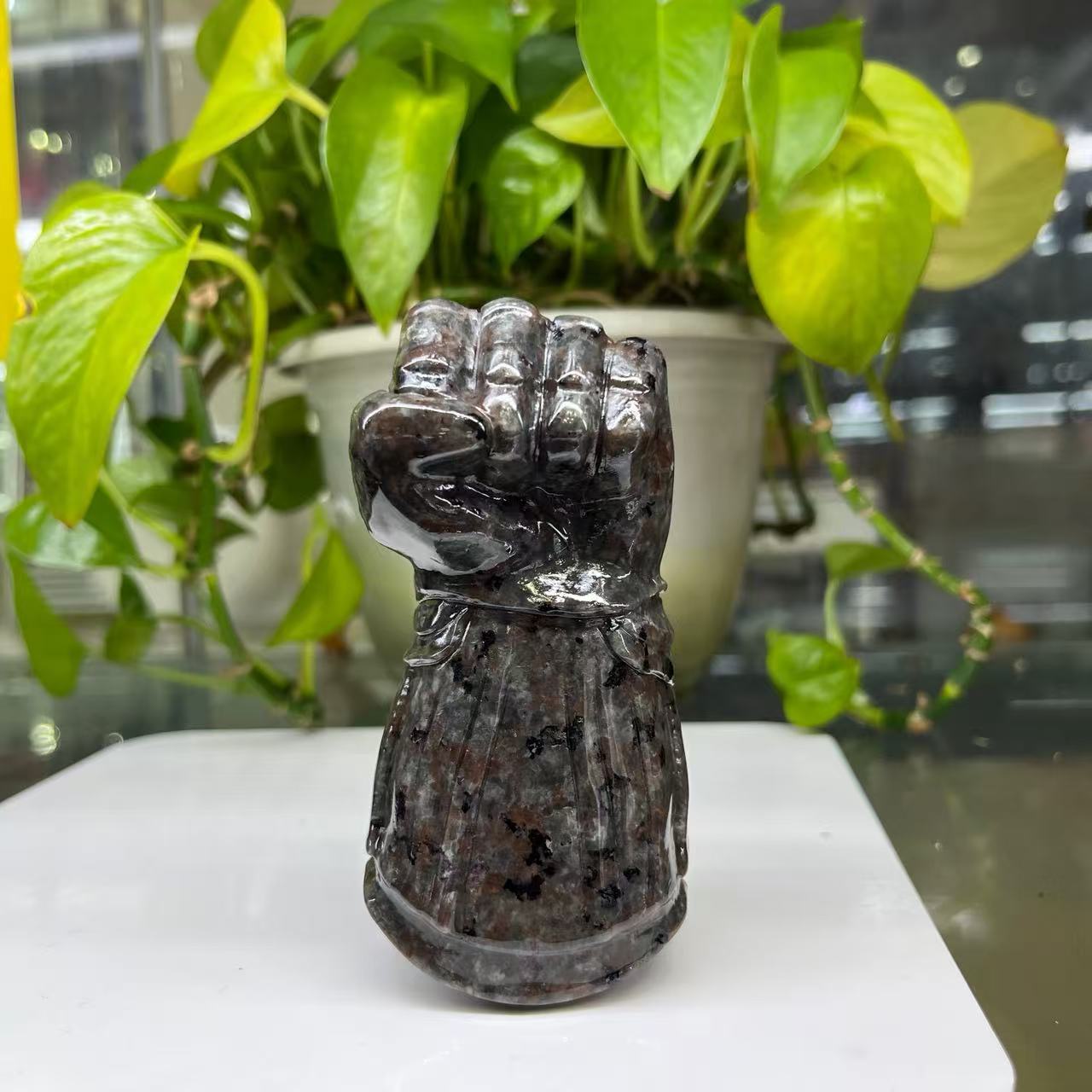 Natural Stone Thanos‘s Infinity Gauntlet Carving Table Decor Wholesale