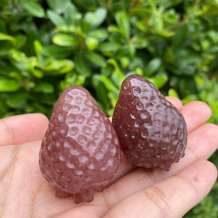 4CM Strawberry Quartz Strawberry Natural Crystal Carving