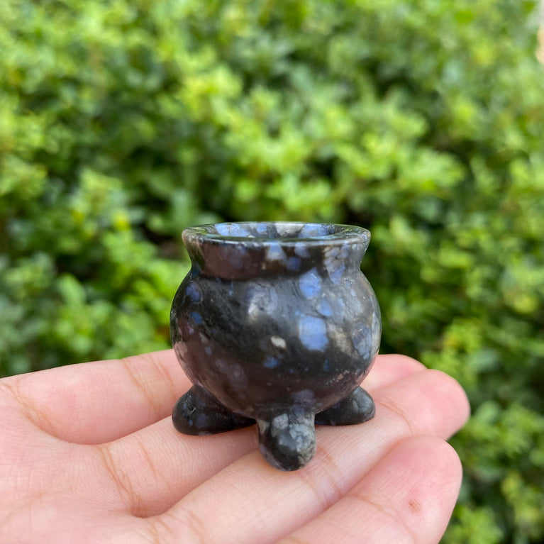 3CM Mini Cauldron Natural Crystal Carving