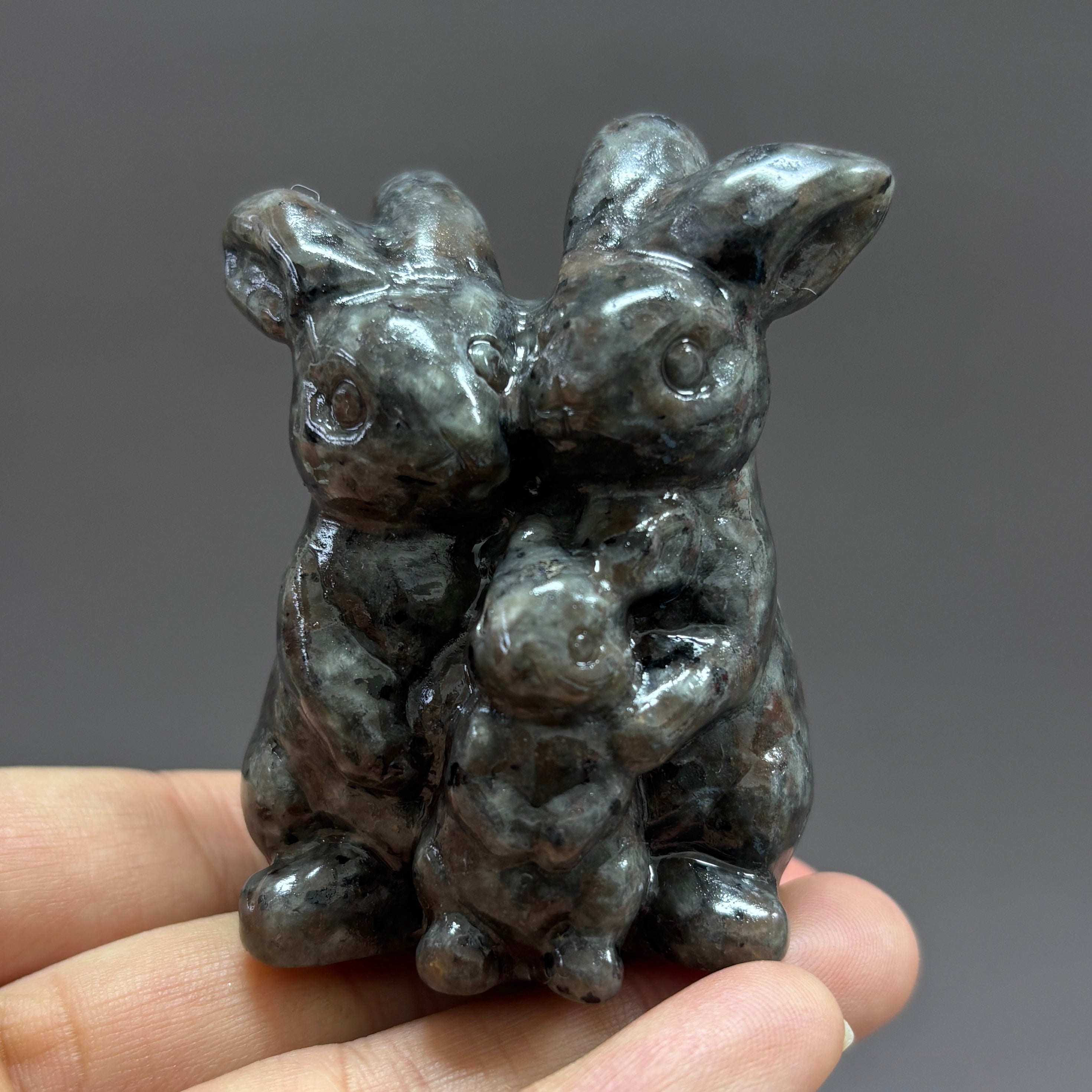 6CM Three Rabbit Family Natural Stone Crystal Carving Statue Table Decor Gift