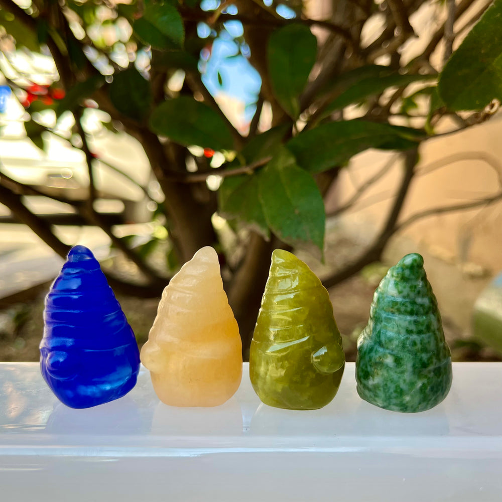 4CM Mini Gnome Natural Crystal Stone Carving Confetti Gift Home Decoration