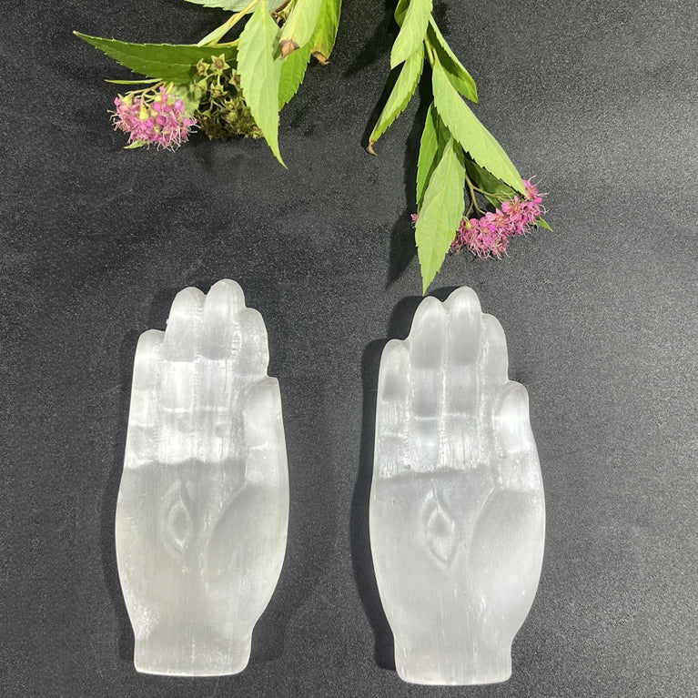 8CM Hamsa Hand Selenite Carving Natural Crystal Healing Stone Home Decoration